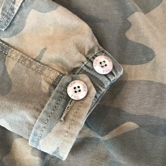 TNA Camo jacket size medium. - Picture 6 of 6
